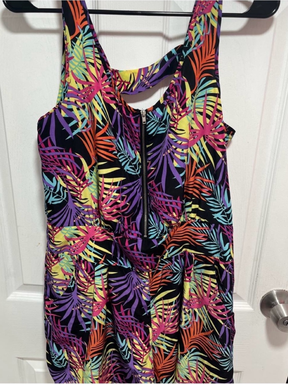 Black Tropical Leaf Front Zipper Romper Women’s Size M